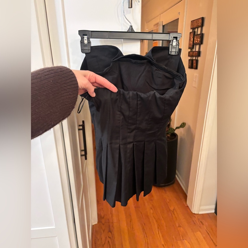new Reformation Ashlyn strapless pleated top in black cotton blend - Picture 4 of 4